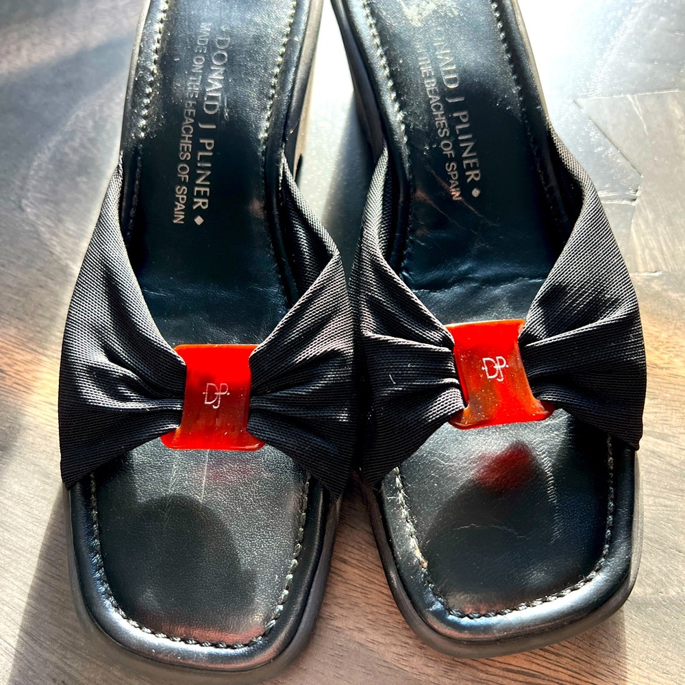 EUC Donald J. Pliner 7M Black Fabric Platform Mules